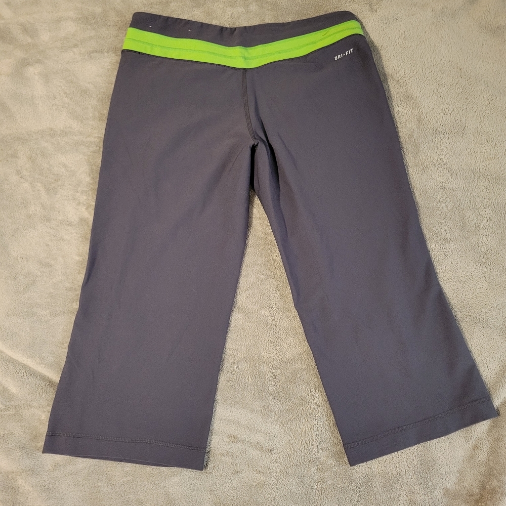 Nike dri fit cropped athletic pants